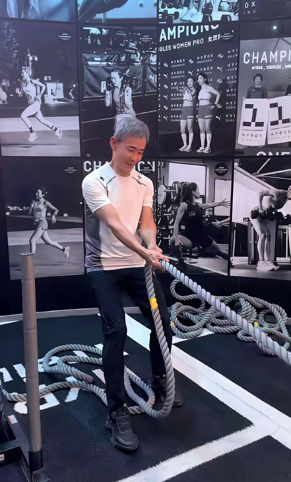 王石都75了，还拼命的像年轻人那样锻炼和运动。感觉这有点不真实，不科学。以前还以