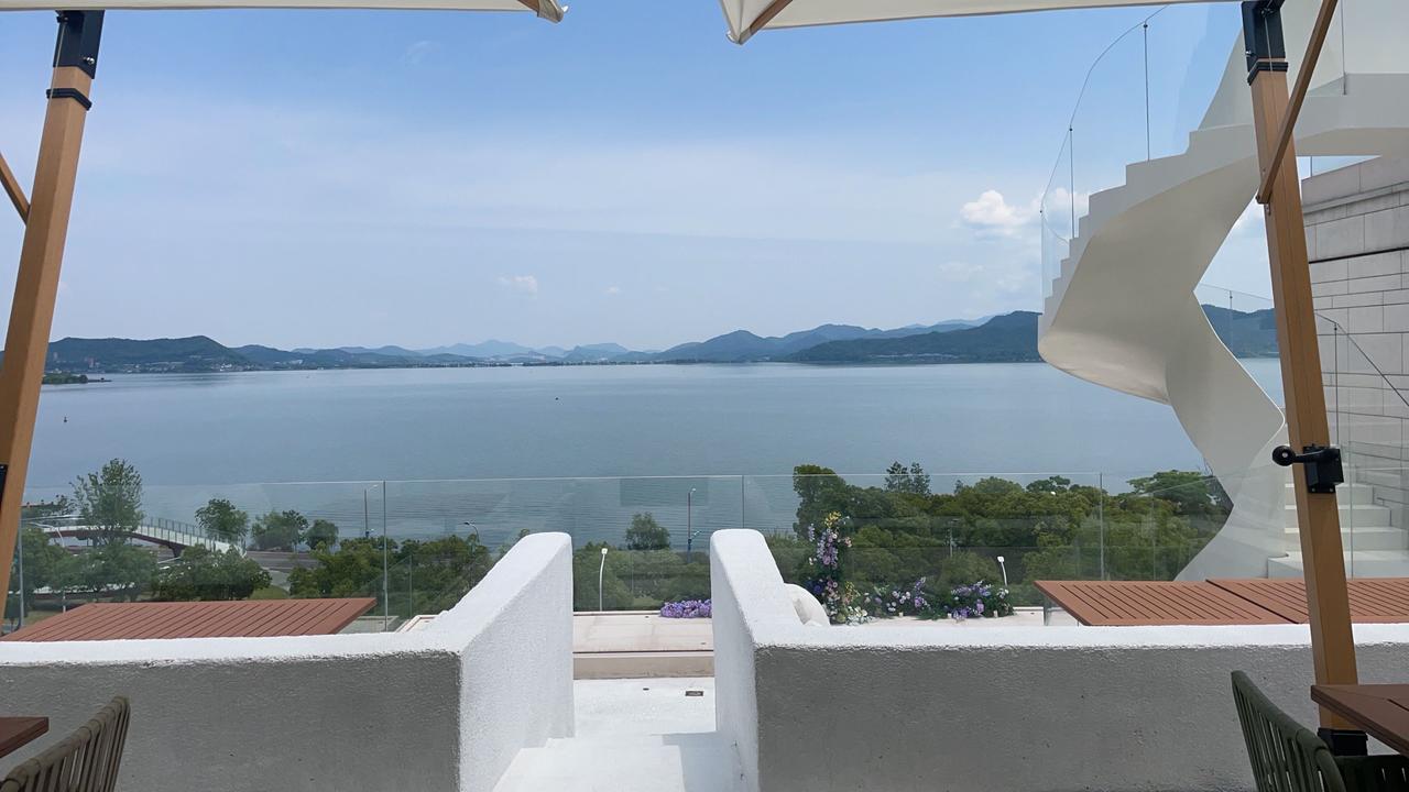女人最大的底气
不是长得漂亮
也不是工作好
更不是身材好

其实一个女人最大的底