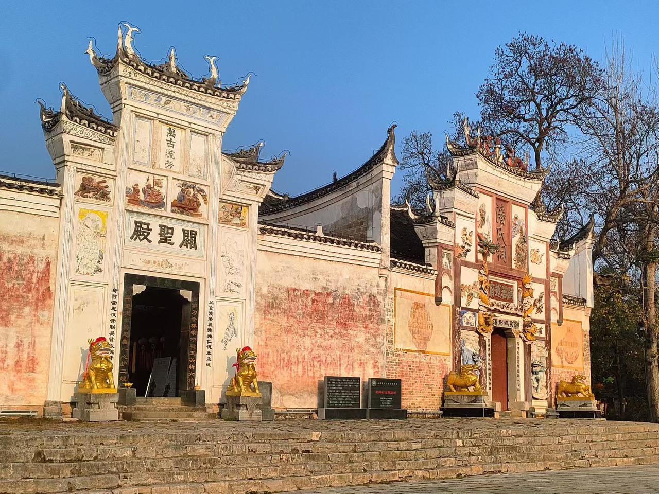 怀化的荆坪古村古建筑群也是国保单位，这里的潘氏是我们熟悉的北宋潘美（小说人物潘仁