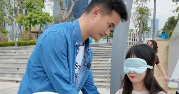 周意保曬OPPO Find N6路人盲測視頻：折痕控制無比驚艷