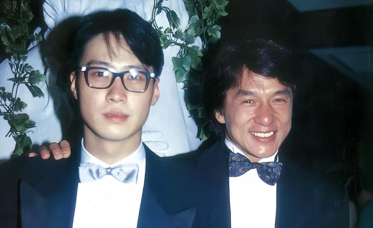 原来老去的根本不是偶像，是还在追回忆的我们。 黎明 反差萌