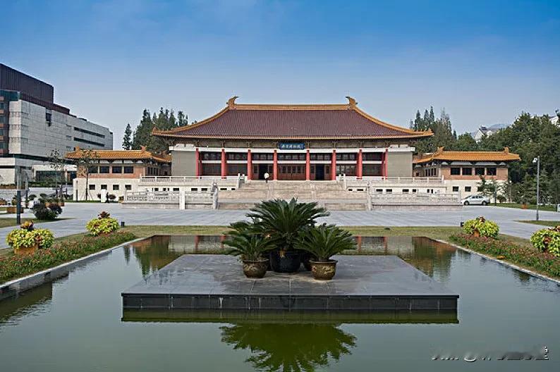 南京博物馆事件中的几位老同志都是谁？南京国家文物 
他们从博物馆借了文物长期不还