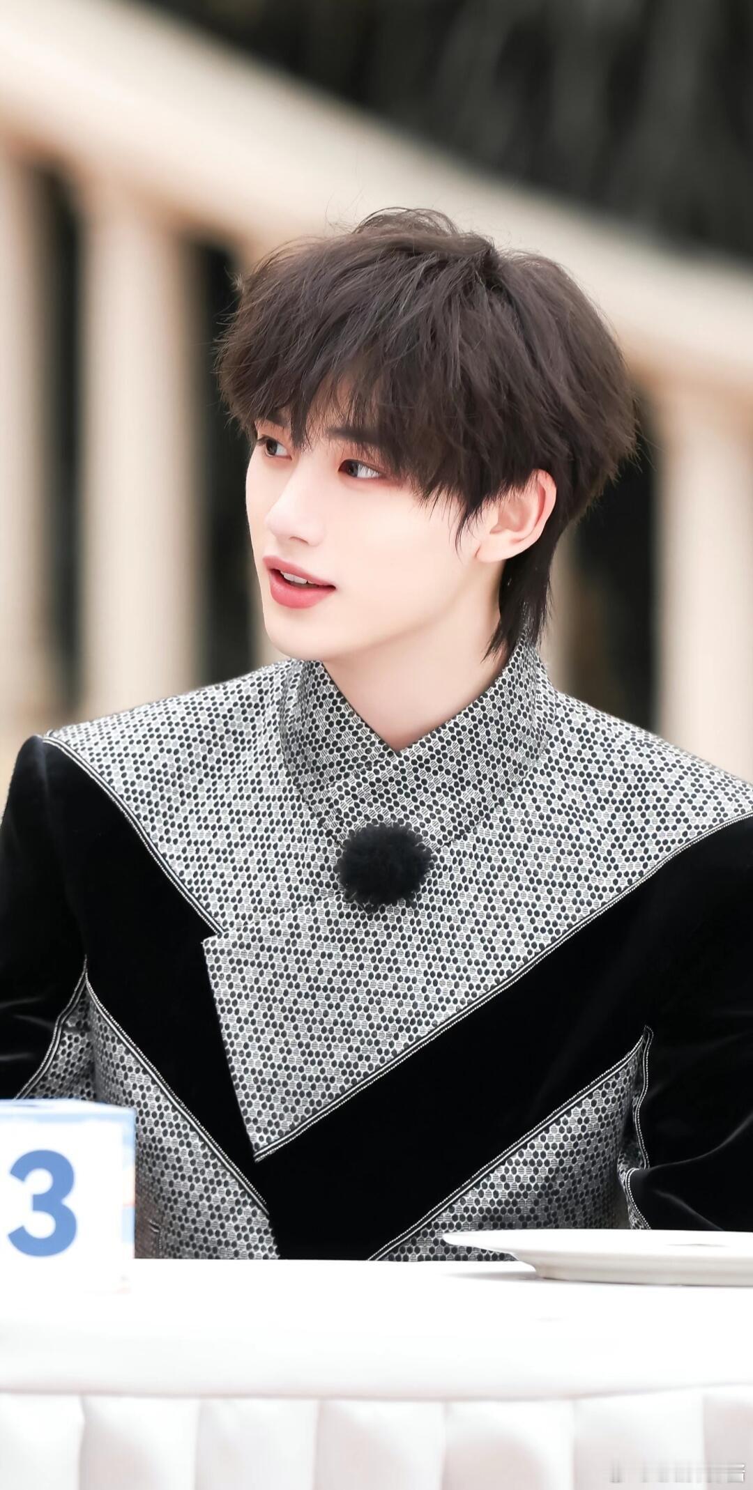 小丁的呆萌属性在综艺里完全藏不住 天然综艺体质，出错都好嗑，小丁太圈粉啦队友群起