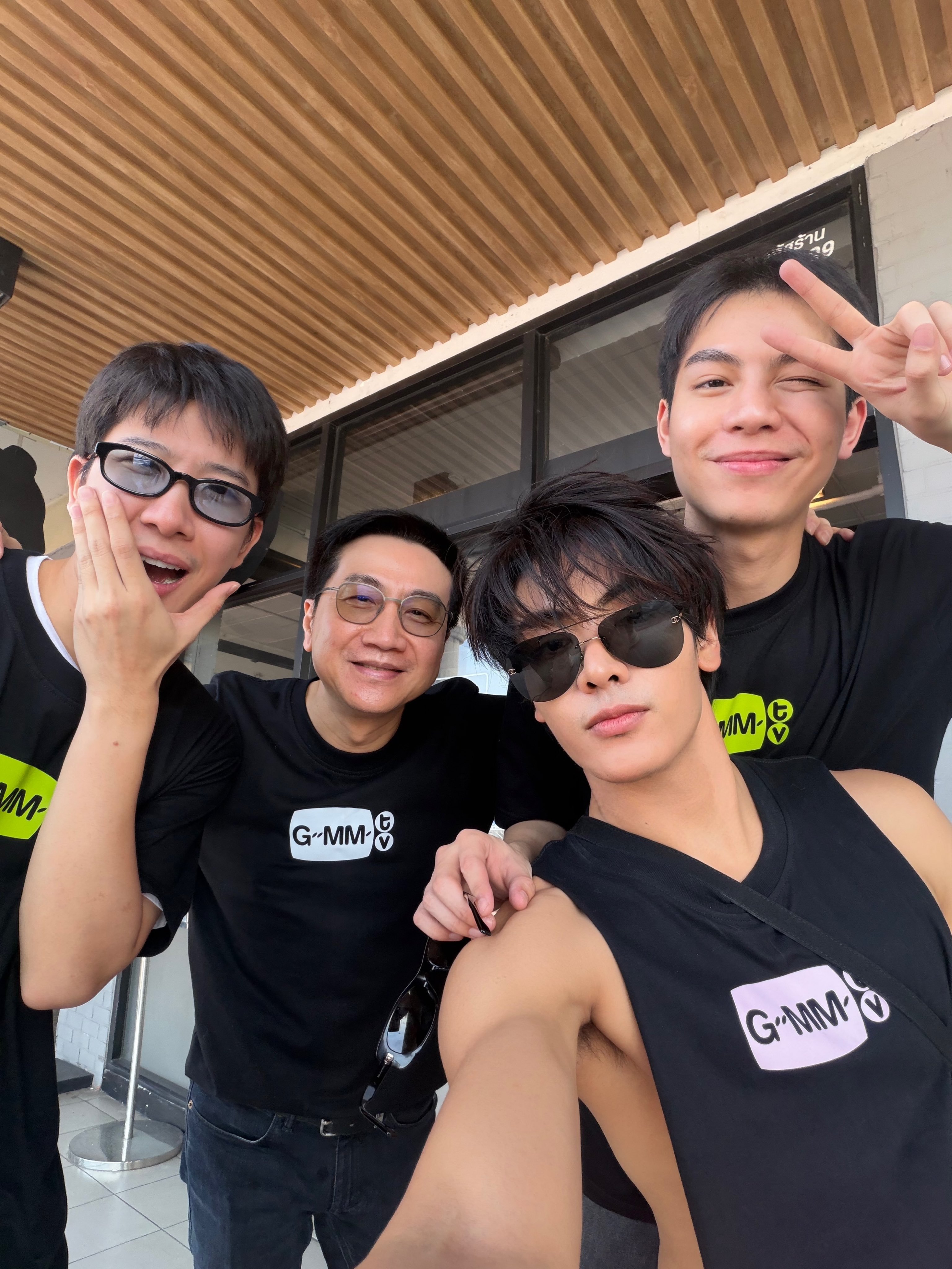 FirstKhaotung  囧囧抓到两只猫✌🏻 