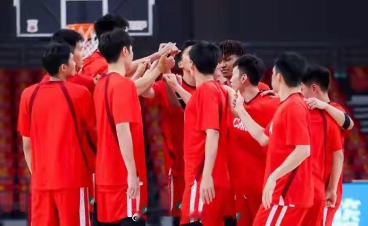 卡塔尔12人名单，两大主力缺席，只有一个强点，中国男篮胜券在握卡塔尔12人名单，