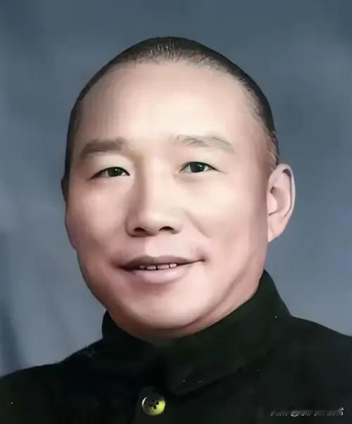 一个堂堂国民党中将军长，被解放军俘虏后不仅没暴露身份，还靠着一句“我是被抓来做饭