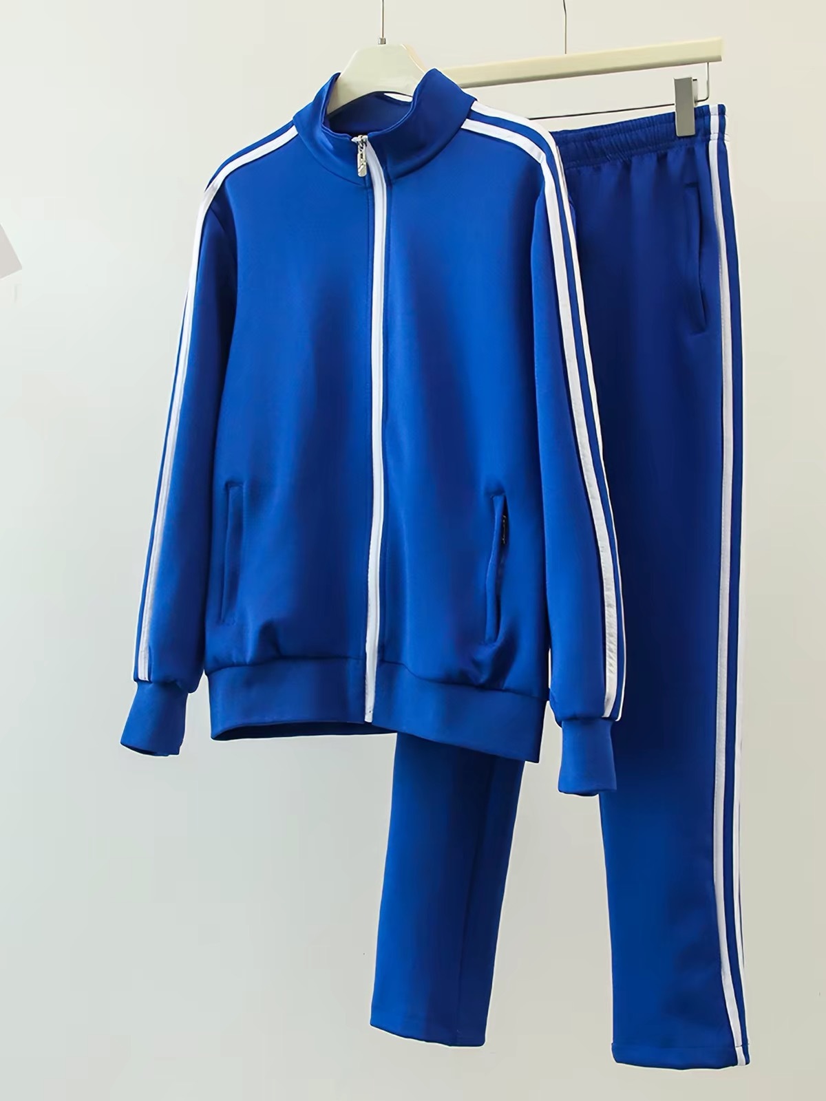 罗宾威廉姆斯这衣服真像我们小时候的运动服 另外这首Desire，真的很好听，来自