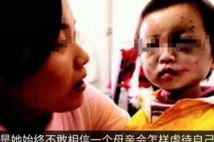 1993年，年仅5岁的小女孩被亲生母亲灌进嘴里一热油活活烫死，7年后其母子出狱，