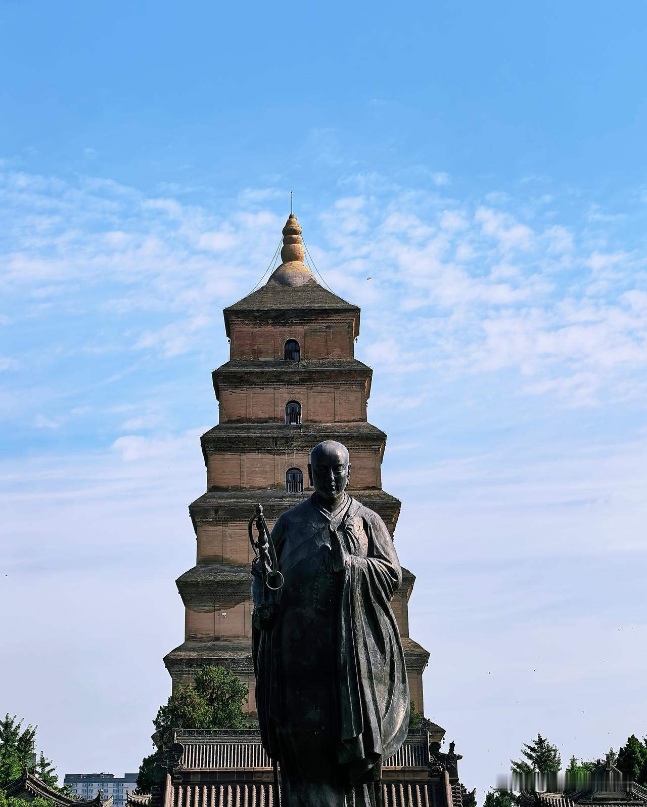 大雁塔下，早安！与千年前的同一片天空