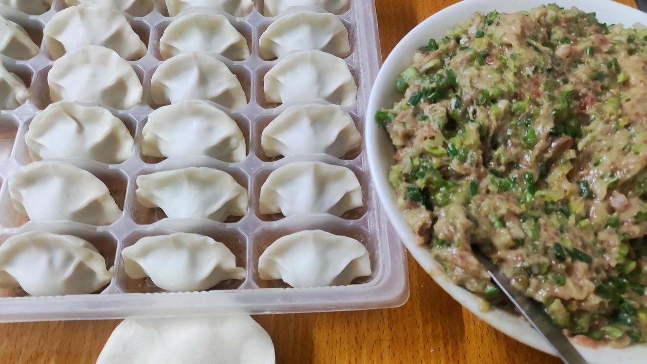 在家里包饺子，只要做好了这5点，新手小白也能比饭店大厨包的好吃！[赞]

第1点