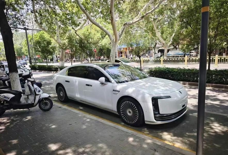 尊界S800的颜色不少，又出现一个纯白的[笑而不语] ​​​