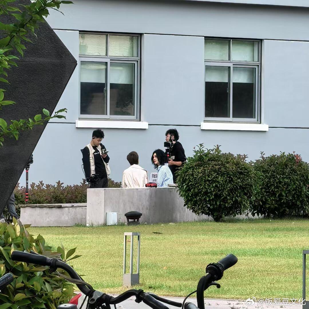 因为尚雯婕选了复旦 追星的意义，在尚雯婕和歌迷身上完美诠释！她复旦毕业且拿国奖，
