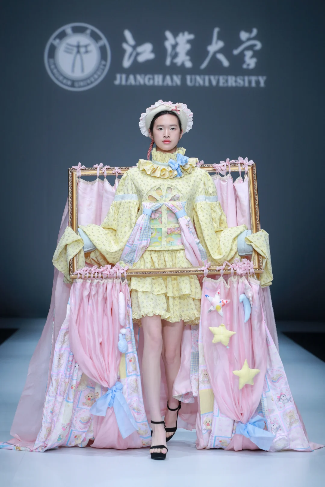 2025CGFW江汉大学服装与服饰设计毕业秀