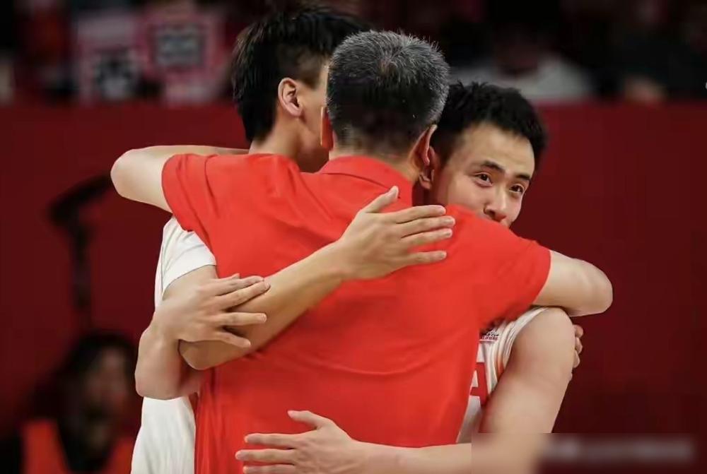 那个曾被嘲讽“国际赛场场均3分”的赵继伟，竟然在世预赛生死战中，用一记绝平三分，