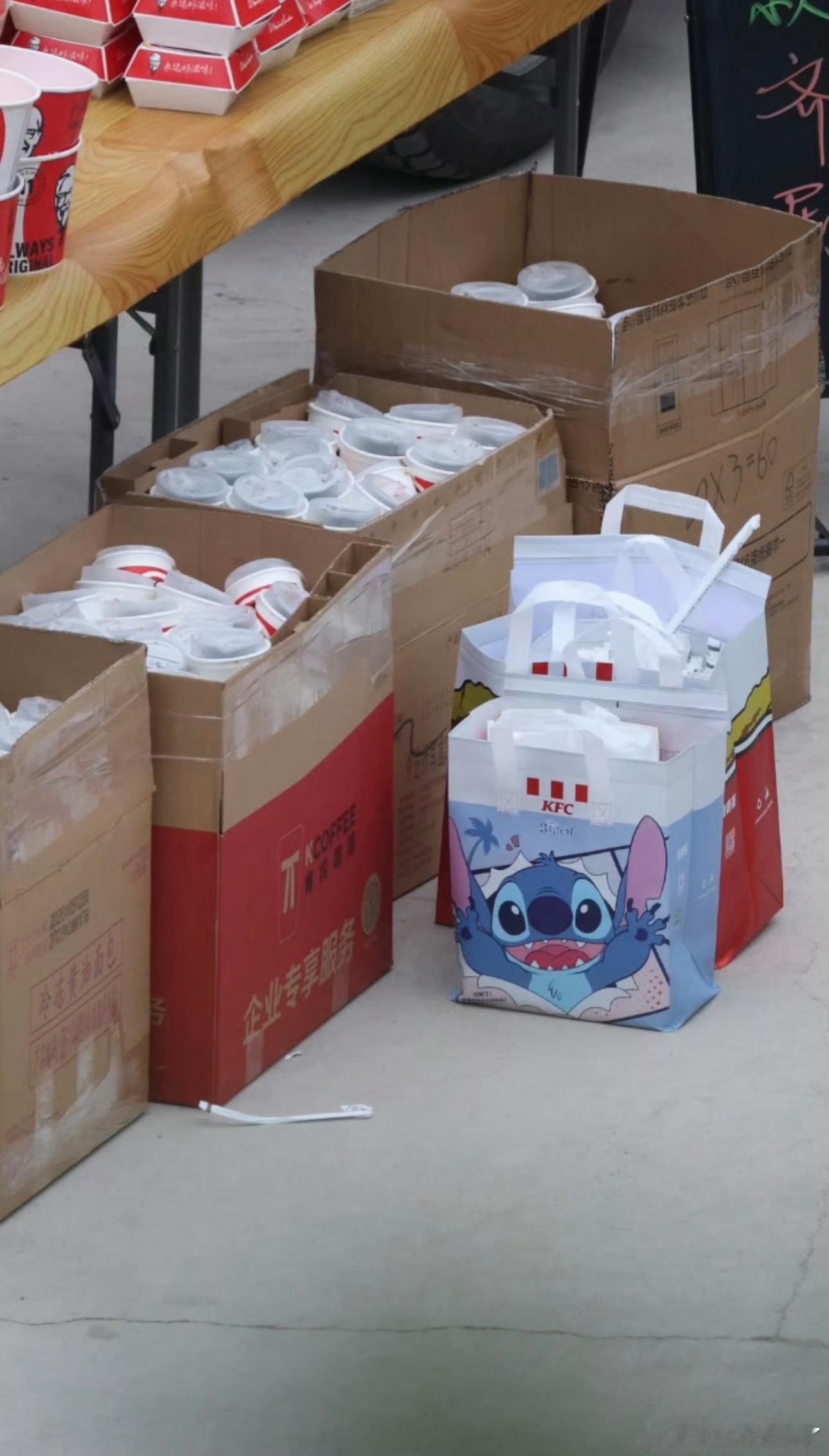 陈哲远老师倾情款待全组🍔🥤陈哲远敖炽陈哲远浮生 