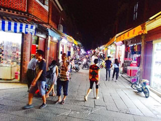 福建地处东南沿海，历史悠久、经济发达且旅游资源丰富，提及闽南地区的著名城市，大多