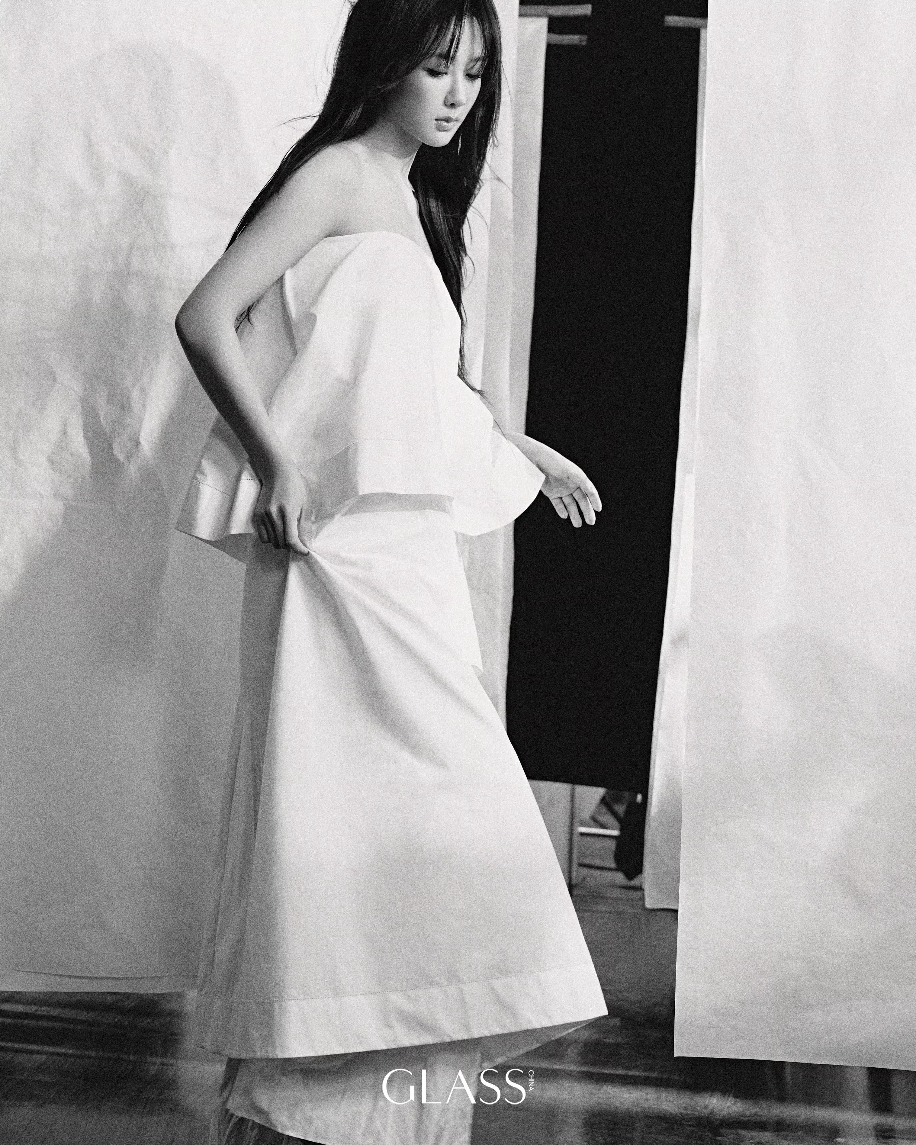 杨紫 × GLASS China 01/02 月合刊封面大片📷：任申云 杨紫G