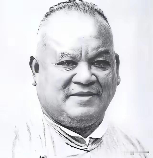 1952年，大白兔奶糖创始人冼冠生，跳楼身亡时，口袋里藏着一张泛黄纸片，上面是他