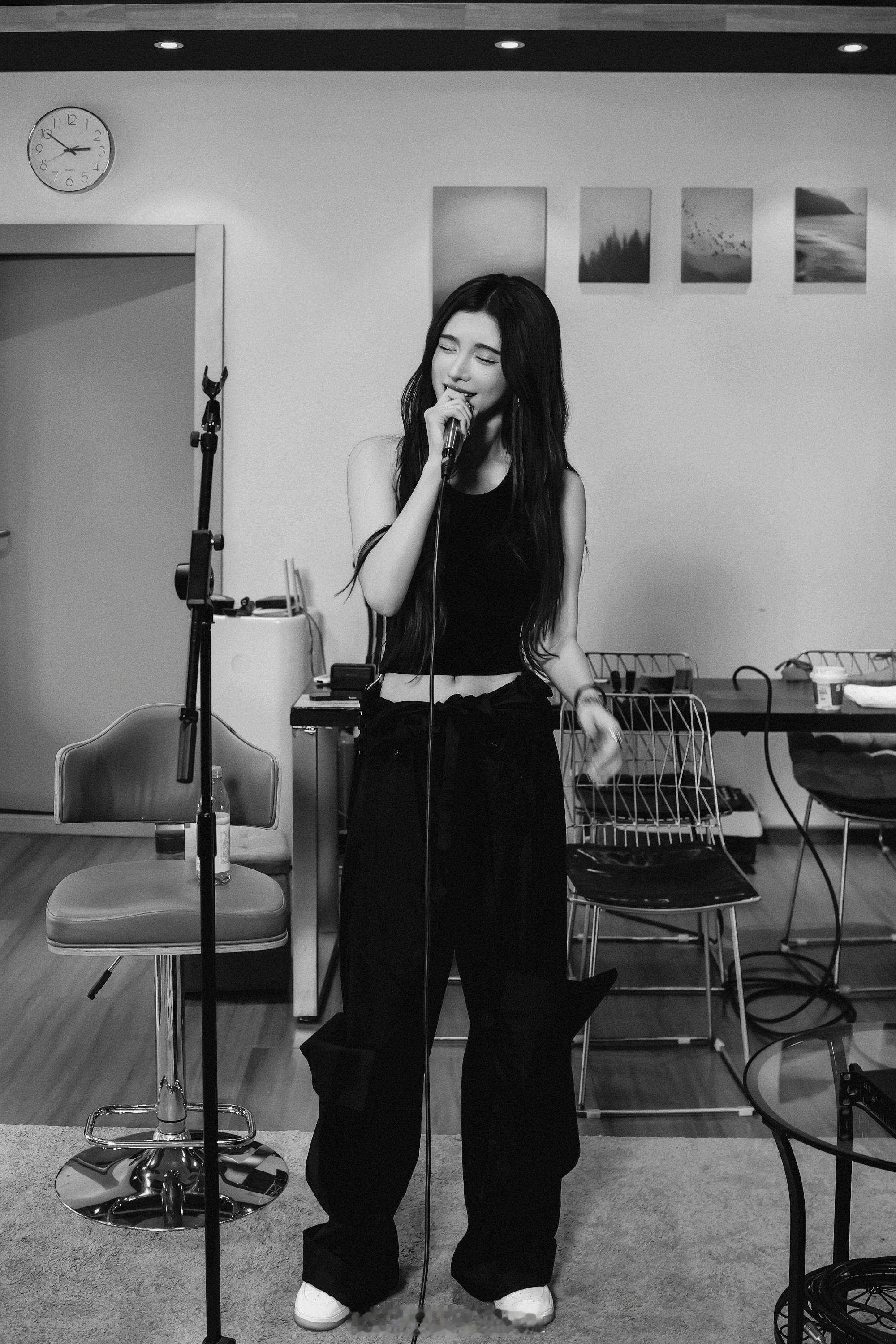 戴燕妮的移动电台有点酷酷的小姐姐 ​​​