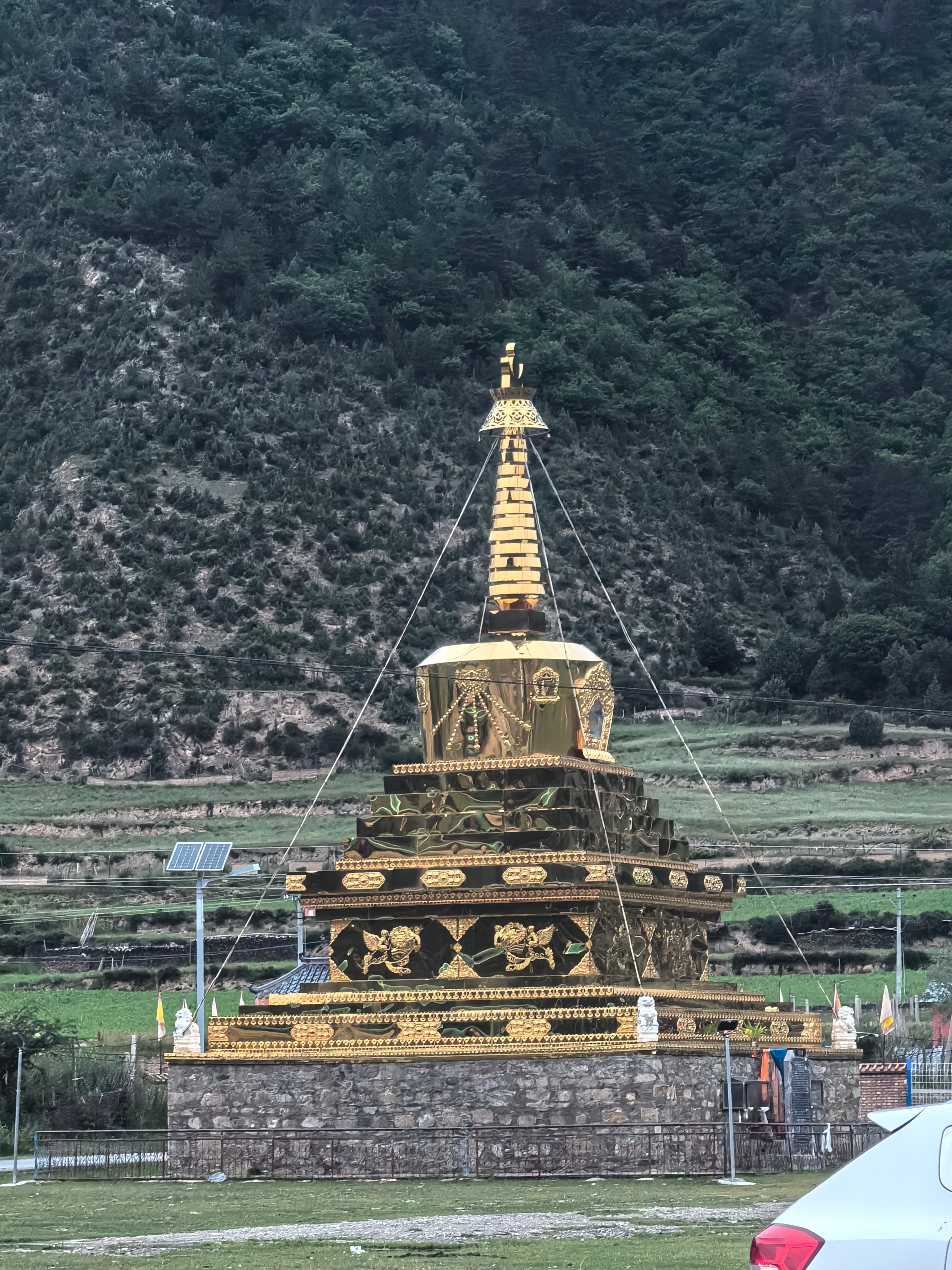 离开美丽的花湖湿地公园，第一次品尝了青稞烙饼之后来到了从未来过的扎尕那景区！想不