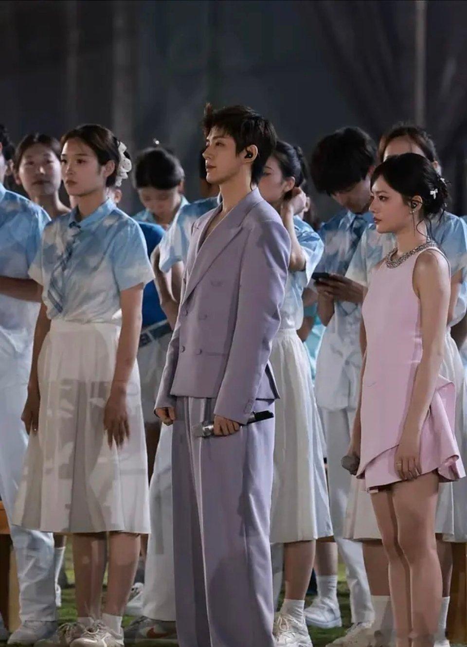 无论什么时候拿出邓为，他的身材都很曼妙 