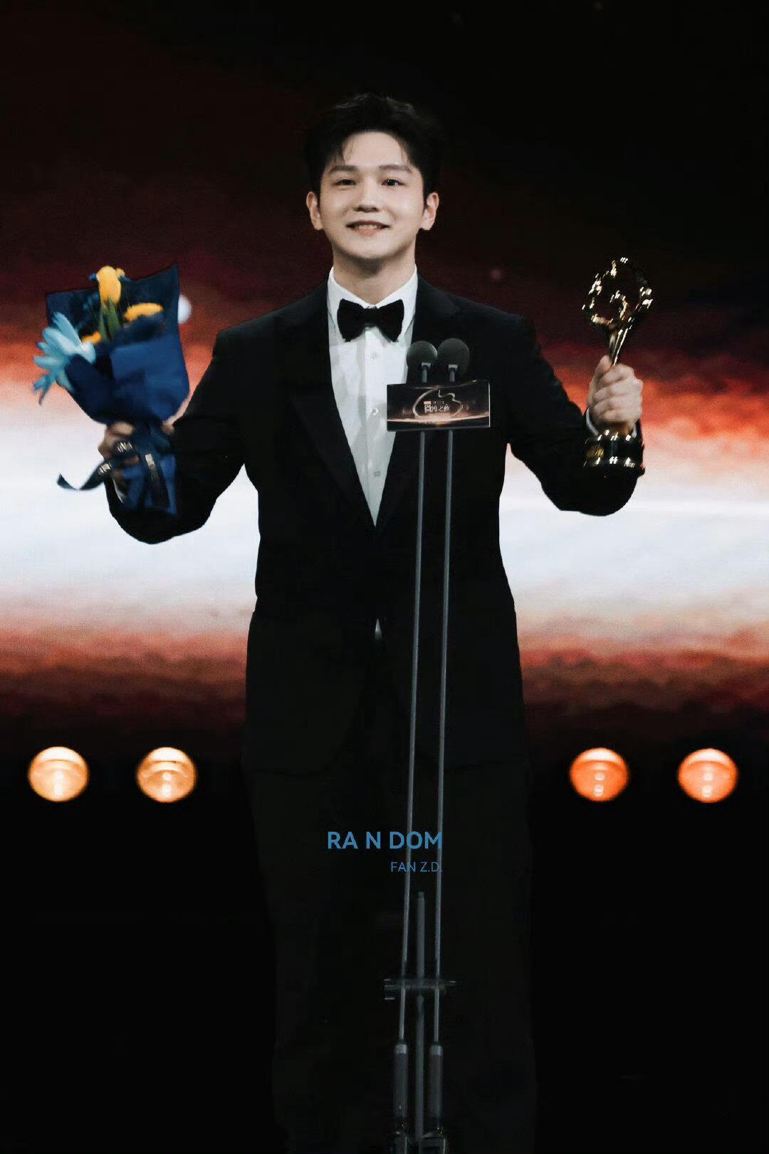 给投票年度能量人物微博年度能量人物推荐中助力本人需要你助力！还有四个助力选择以下