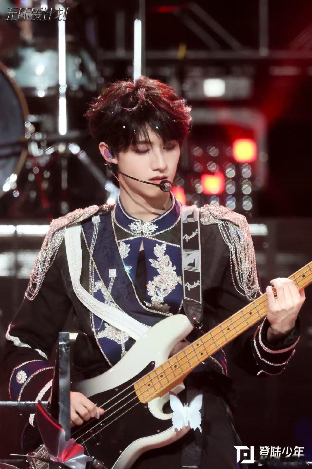 登陆少年燕尾蝶舞台记录登陆少年演唱会舞台记录登陆少年燕尾蝶舞台记录，好帅，[心]