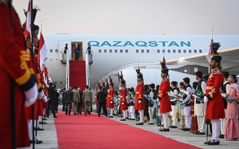 政治运作透明化，都在比较中进步。有些话我就不说了。哈与巴两国关系快速升温升级，双