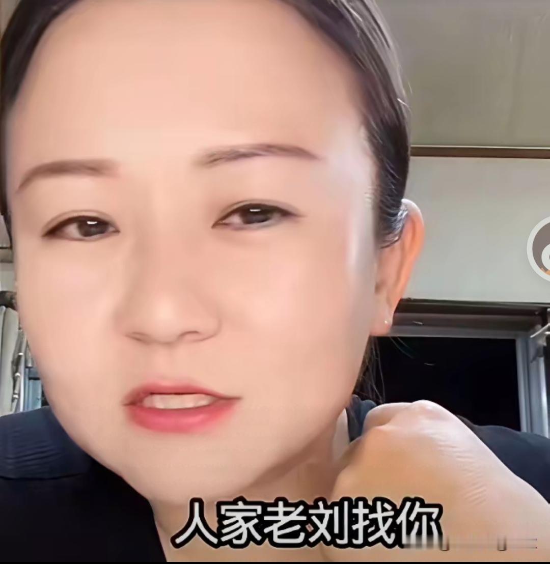 老杨算是找到流量密码了！
      老杨看她的前好朋友，做直播带货人气很旺，赚