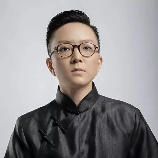 王佩瑜的戏迷公认《搜孤救孤》《失空斩》（失街亭.空城计，斩马谡)是她的余派巅峰，