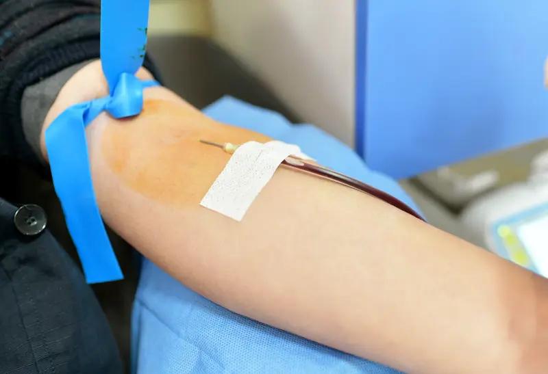 “这哪是血液，分明是猪油！”17岁男孩体育课晕倒，抽出的血竟像凝固的荤油，血糖测