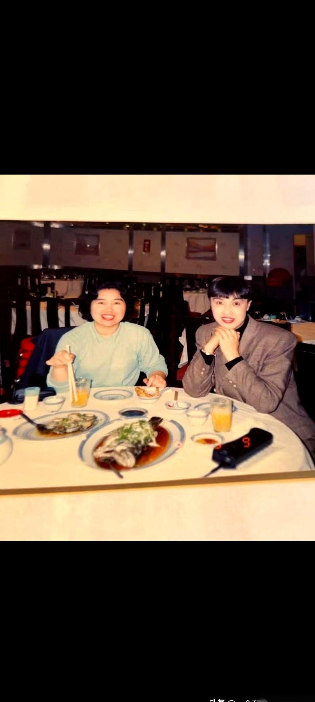 把时间拨回到1989年。
一个内地姑娘，两手空空，一头扎进了全世界都觉得是“遍地