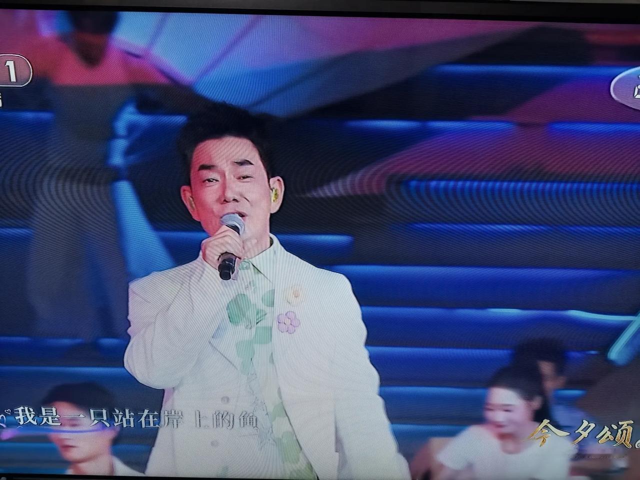昨天是七夕，央视总台举办了一台晚会，节目效果非常好，整台晚会请了那么多的演员，我