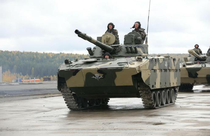 每天认识一件兵器 俄罗斯BMD-4伞兵战车BMD-4是苏联于20世纪90年代研制