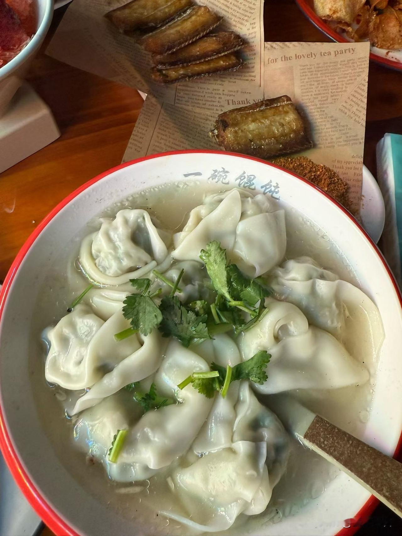 外甥女哭着问我，结婚的时候我婆婆拉着我的手跟我说，从今后要把我当亲闺女对待，我看