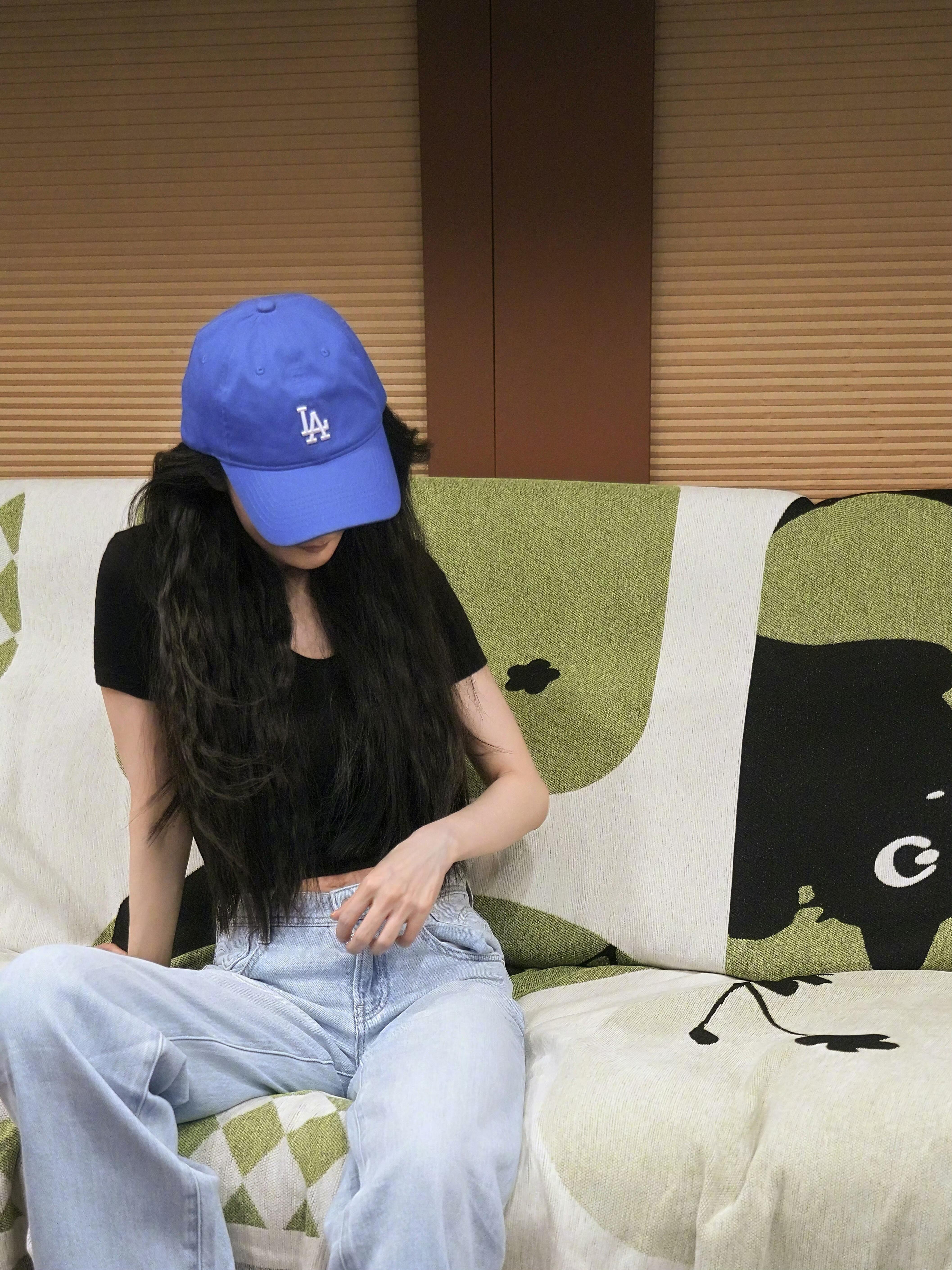 杨幂的头发快长到肚脐眼了 姐宝头发长的也太快了吧哈哈哈已经快长到肚脐眼了好想拥有