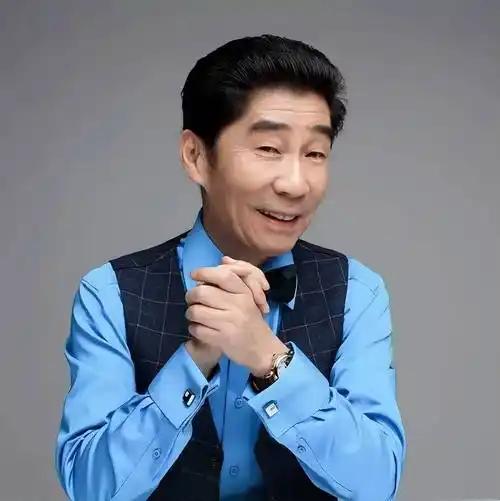 他跟赵又廷也不是第一个次合作了，之前 他们曾一起参演《爱情没有神话》。

《问心