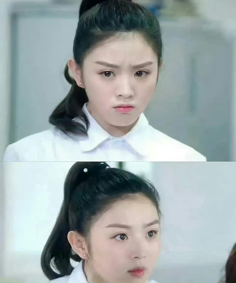 早期的田曦薇，差点没认出来，刘海更有辨识度。 不过这样也很可爱啊！ ​