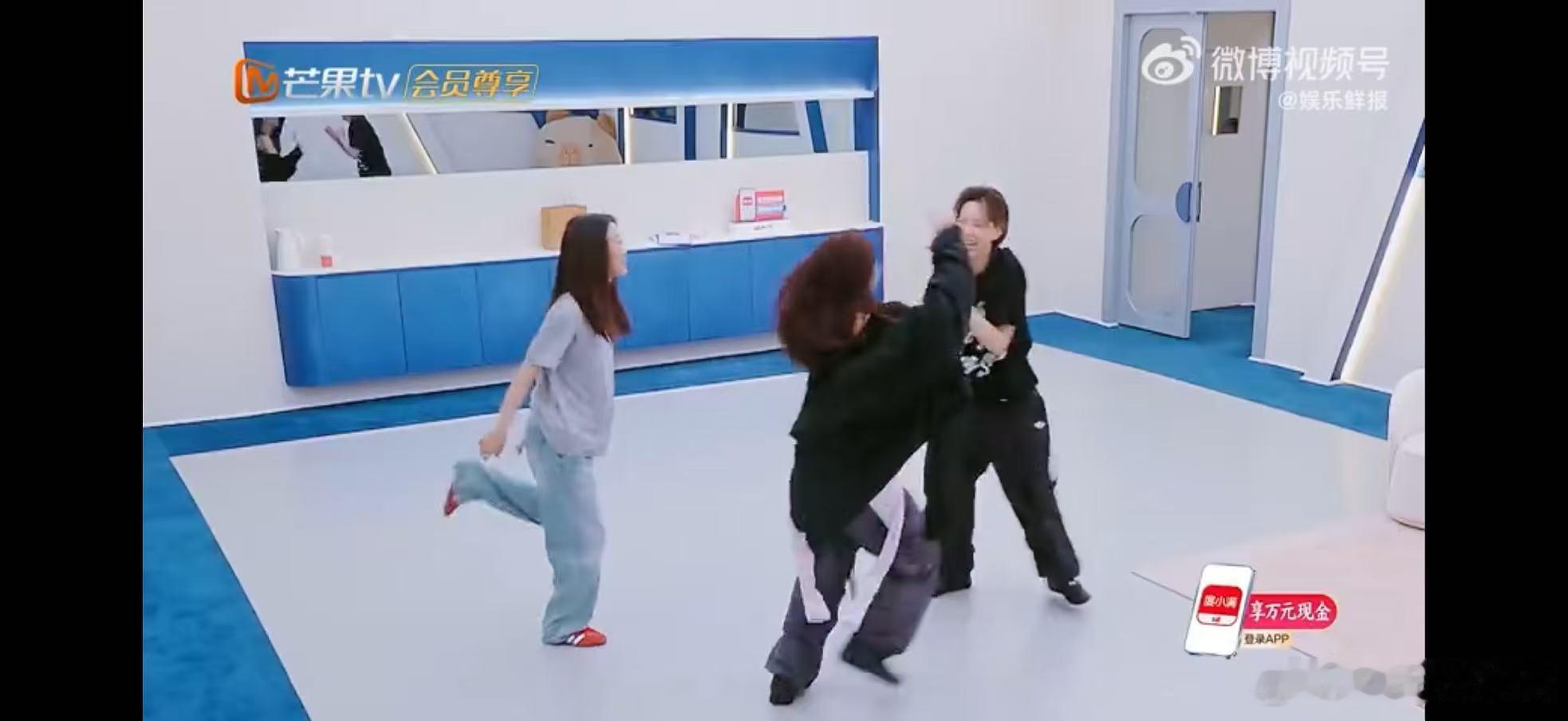 李斯丹妮李斯丹妮对delulu的执念乘风2026循环打卡不停歇，妥妥把曲目氛围感