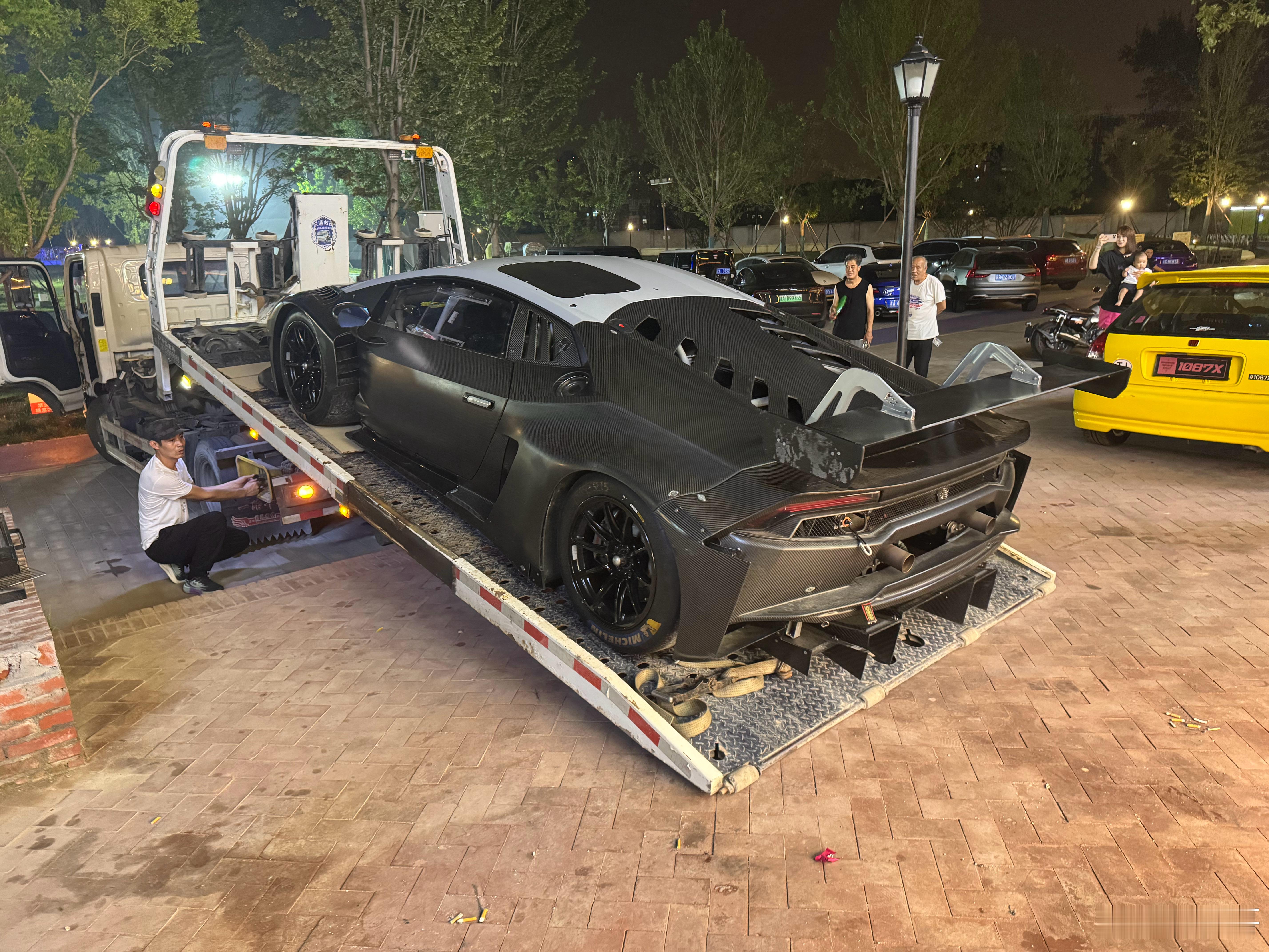 新展车到店，Huracan GT3 EVO，欢迎大家来品鉴。  ​​​