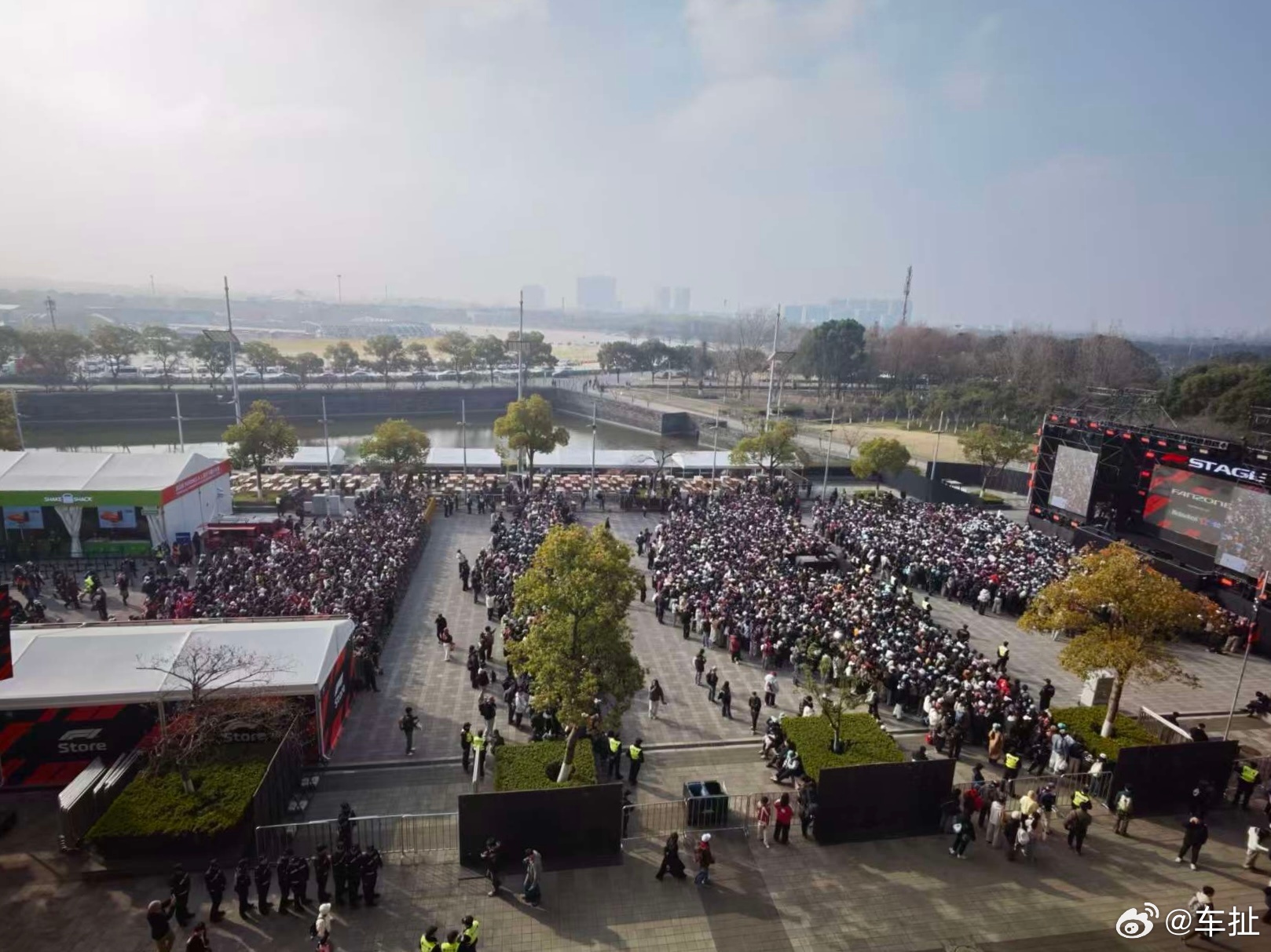 F12026F1中国大奖赛 今天2026赛季F1中国上海站就要开赛了，看网友发的