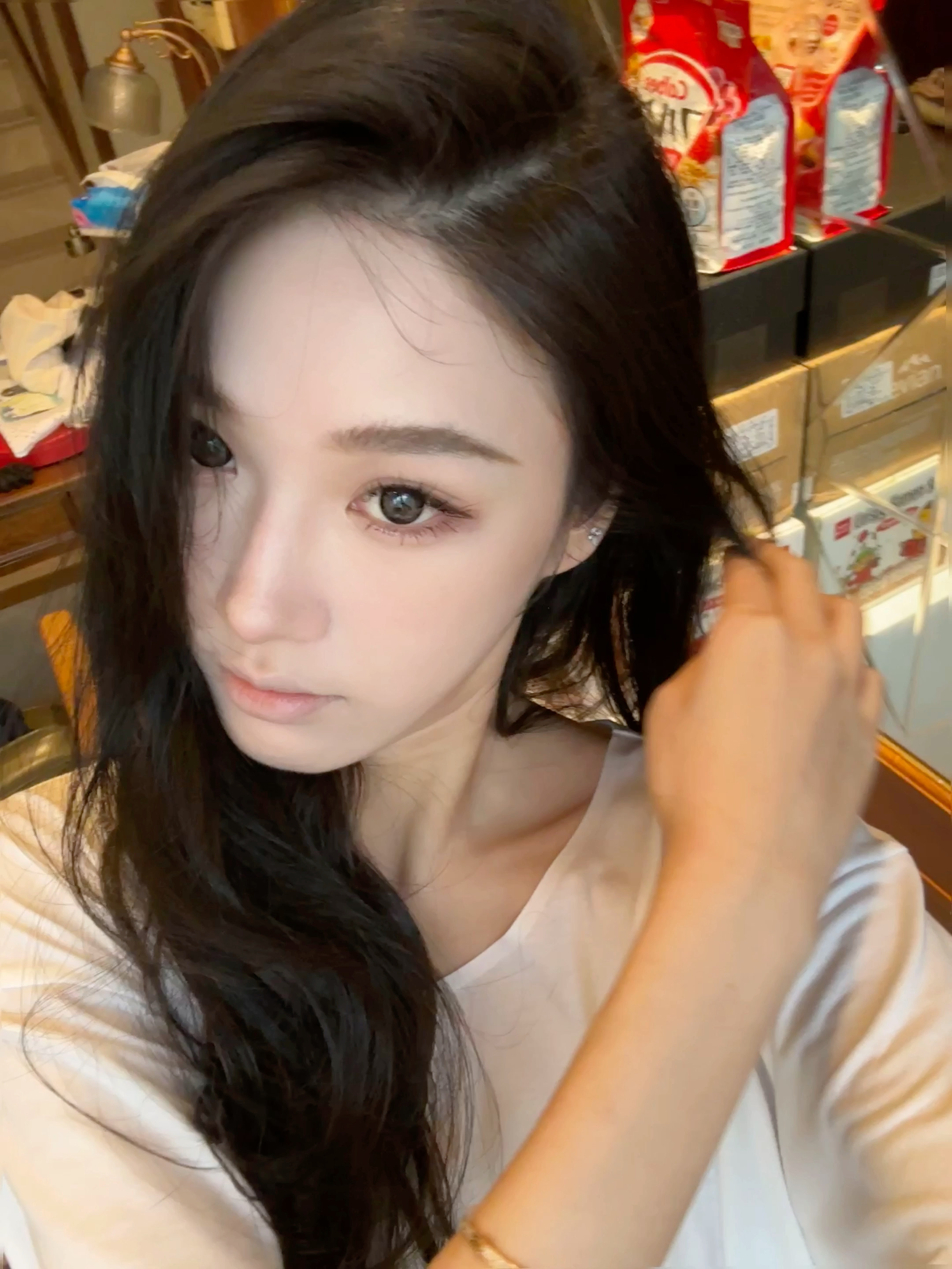感觉最近自己又老了点 为你们操碎的心在我脸上留下了痕迹 ​​​