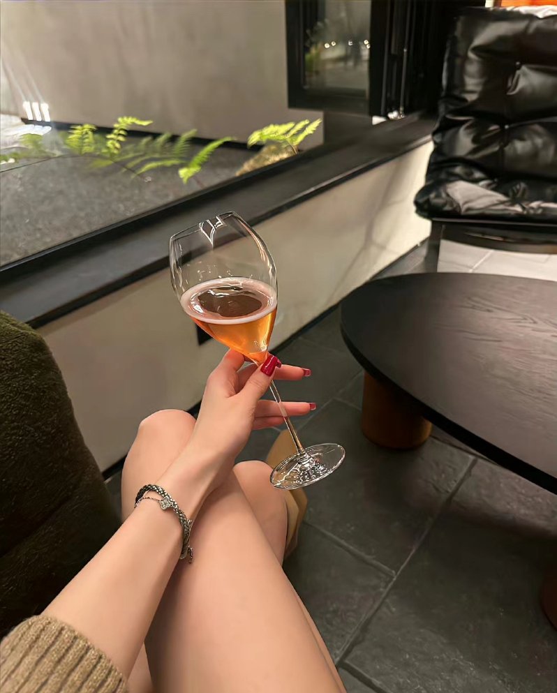 穷人算命 富人烧香 算的 拜的 确实都是自己内心的欲望 . 