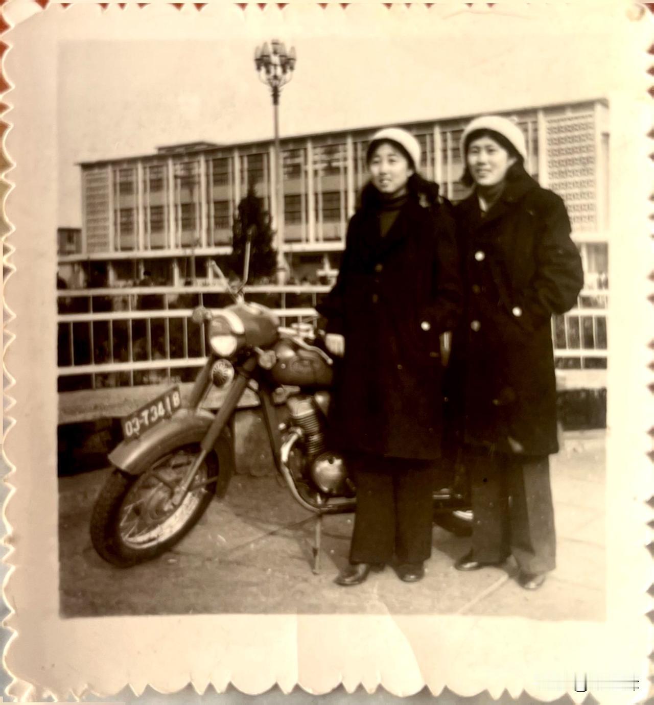 呼和浩特曾经的打卡地
老呼市印象 你还记得呼和浩特几十年前有几处常常被大多数人拍