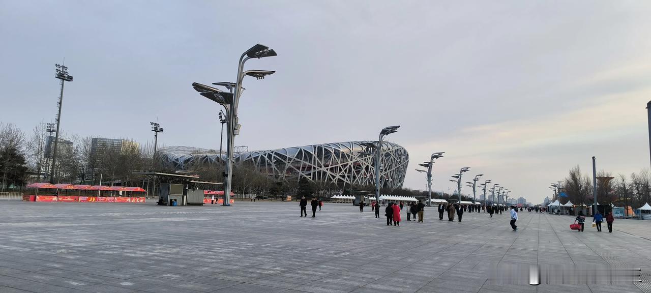 鸟巢高耸，我们除了股市还有很多景点值得去放松紧绷的状态！