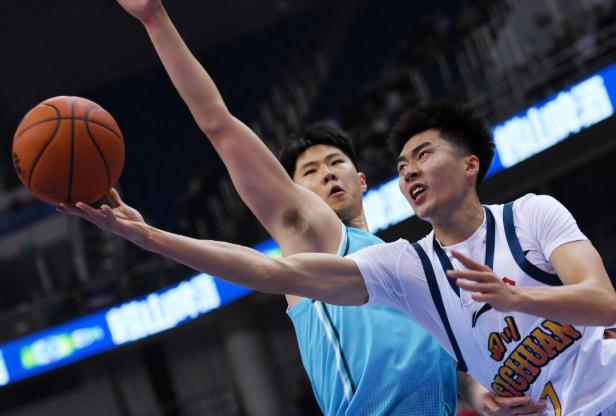 赵睿力挺徐昕！广州内线新星爆发，季后赛稳了？
 
2026年CBA全明星周末前夕