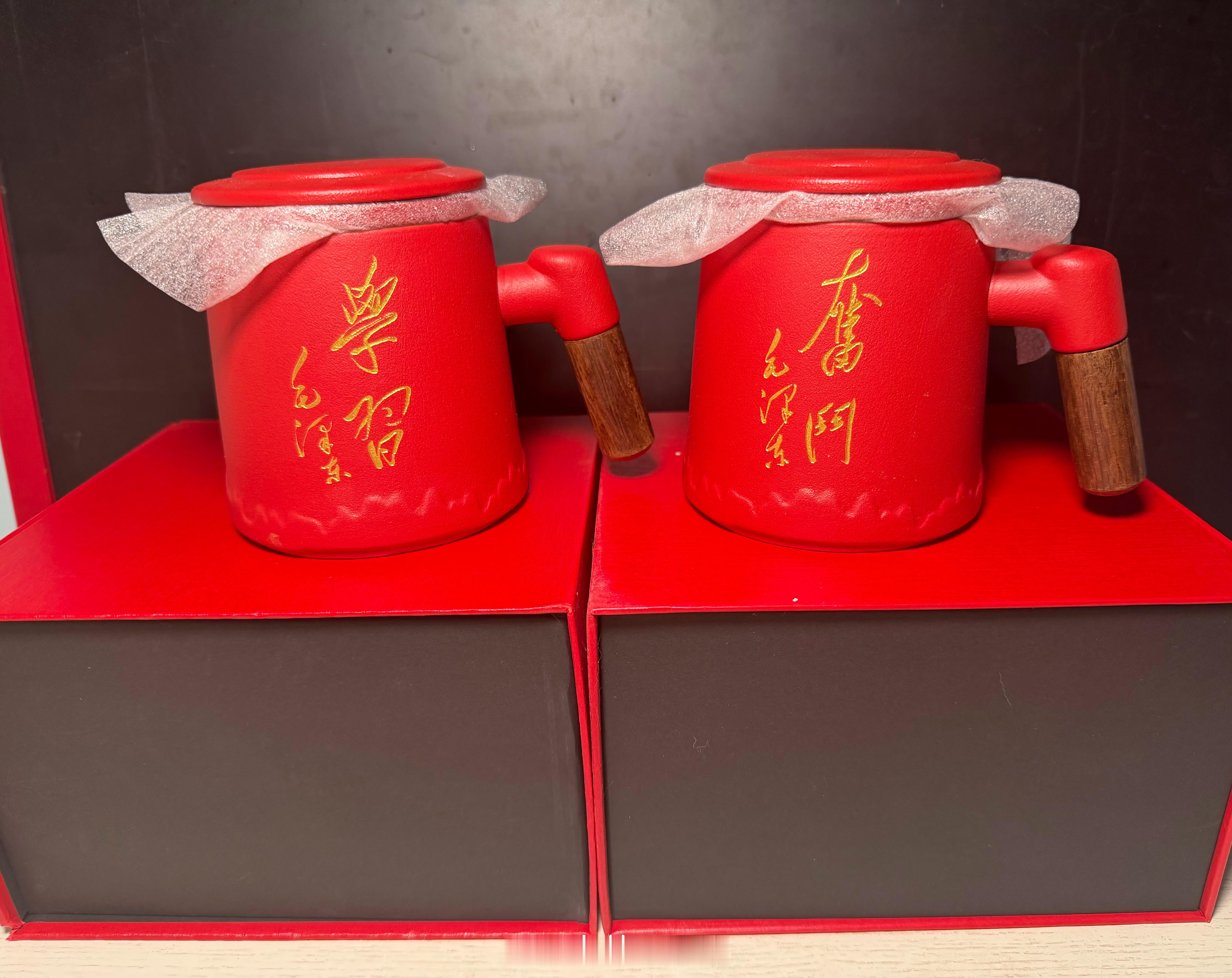 抽三位金粉/钻粉，赠送教员题字陶瓷檀木杯礼盒，每人两盒礼盒（学习+奋斗）红底金字