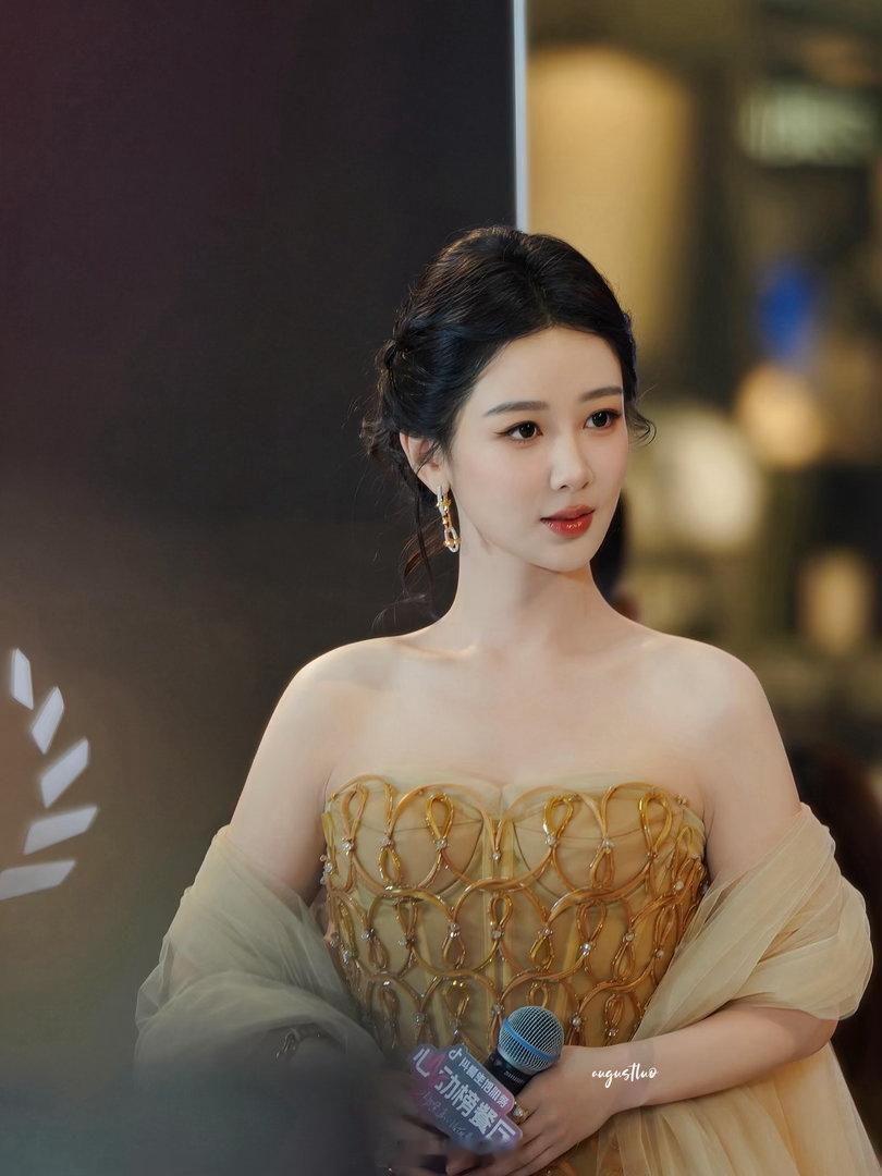 太美了吧神女视后你轻点美！杨紫工作室发了五张图有两张是黑屏
