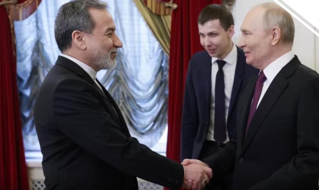 普京会见伊朗外长：全世界都“钦佩”伊朗硬刚美国，这局稳了。

27日，俄罗斯圣彼