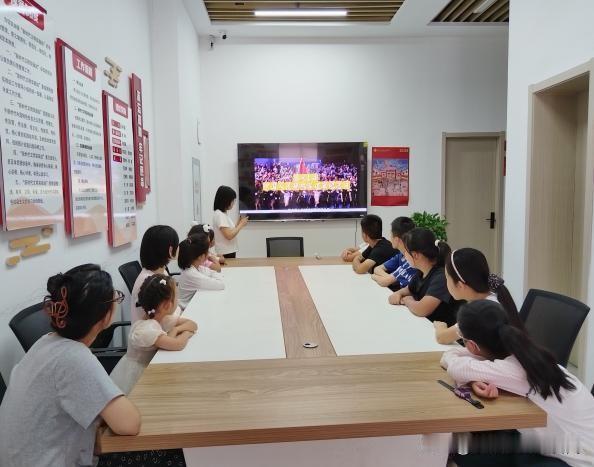 童心致敬八一！万柏林区九二社区厚植少年爱国拥军情怀
 
近日，太原市万柏林区王化
